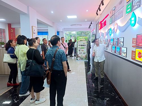堅定信心 緊跟市場 做大主業 沙龍活動在躍騰印務舉行